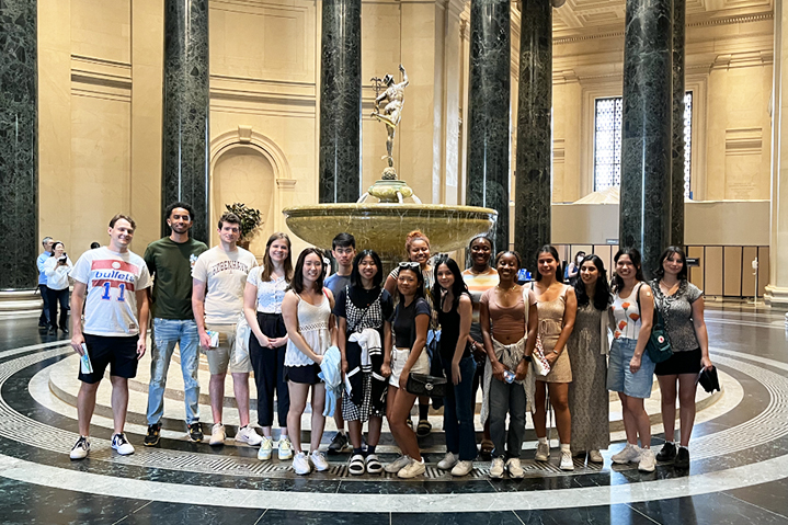 DC students touring a museum